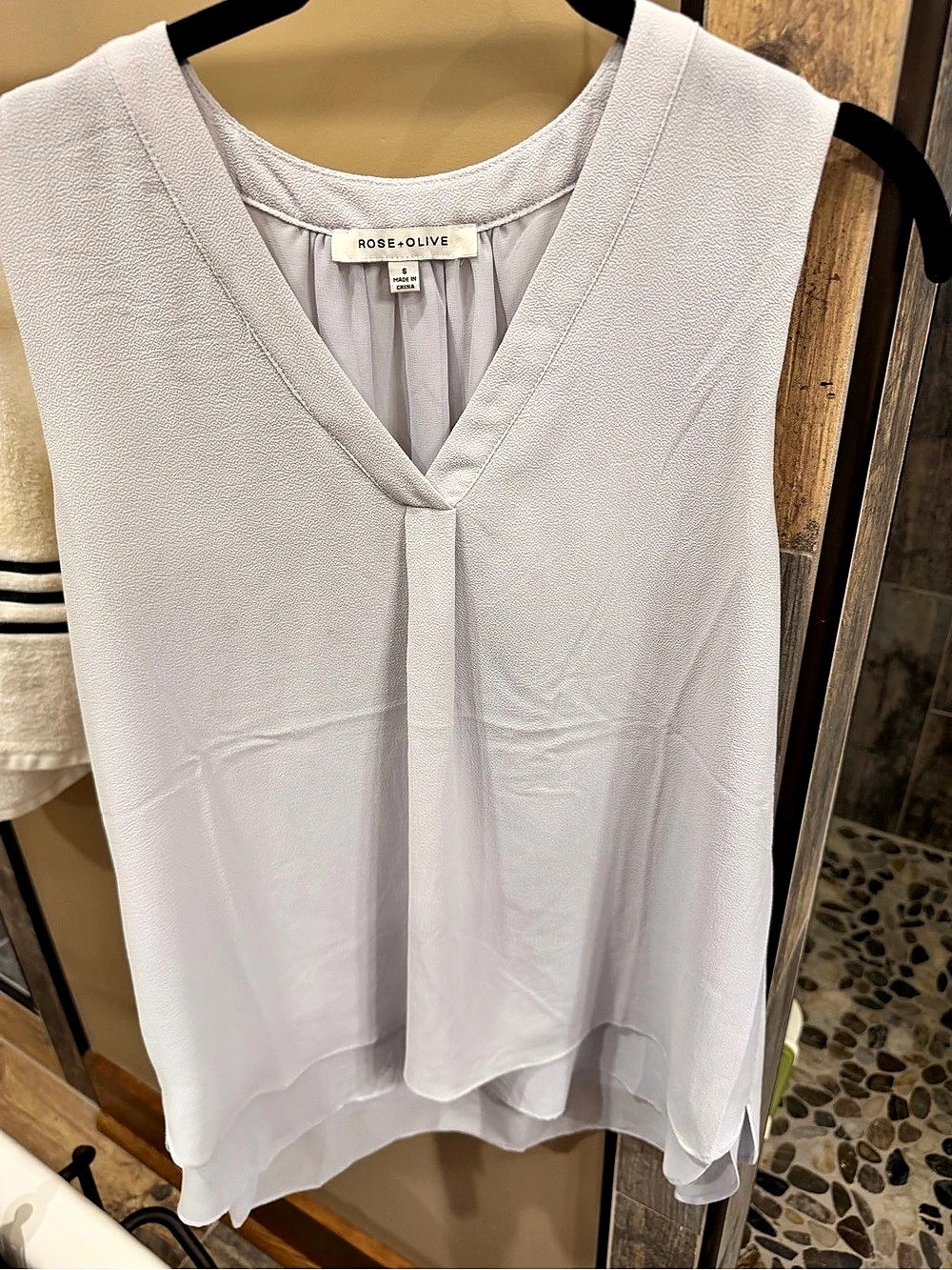 Rose + Olive Sleeveless V-Neck Blouse in White Small Like New